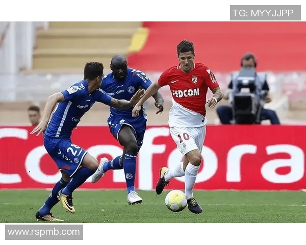 雷丁主场迎战西布罗姆维奇双方争夺英冠积分榜关键战役